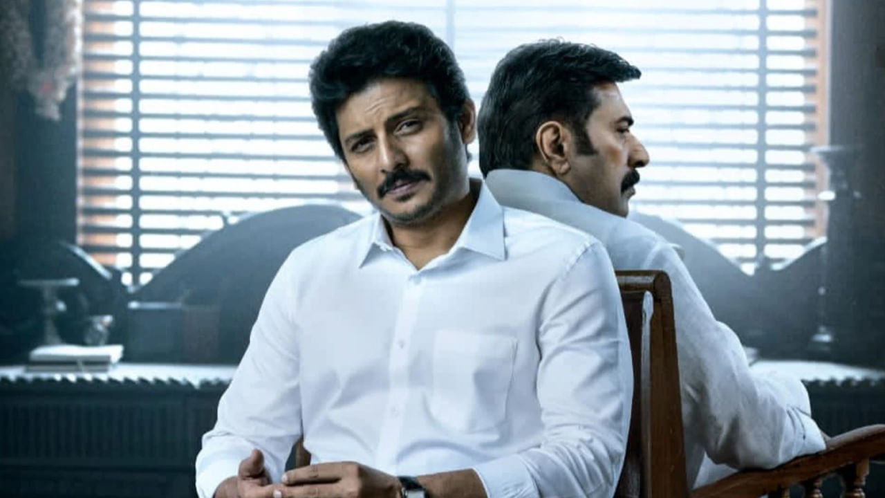 ఫిబ్రవరి 8న యాత్ర 2 షెడ్యూల్ ప్రకారమే వస్తుండగా.. ఇచ్చిన మాట ప్రకారం ఫిబ్రవరి 9న మాత్రం ఈగల్ తప్ప మరో సినిమా రాకుండా చూసుకుంటుంది నిర్మాతల మండలి. తమను అడక్కుండా సోలో డేట్ ఇప్పిస్తామనే మాట ఎలా ఇస్తారంటూ.. ప్రొడ్యూసర్ కౌన్సిల్పై ఇతర నిర్మాతలు అసంతృప్తిగా ఉన్నారు. ఈ సోలో డేట్ వ్యవహారం ఈగల్తోనే అయిపోతుందా లేదా ఇకపై కంటిన్యూ అవుతుందా చూడాలిక.