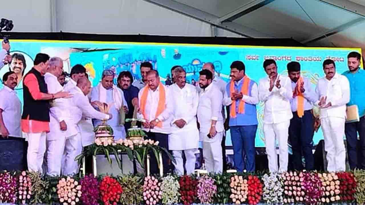 Karnataka: ఎన్నికల హామీలను నెరవేర్చిన సిద్ధరామయ్య సర్కార్.. శివమొగ్గలో యువనిధి పథకం ప్రారంభం