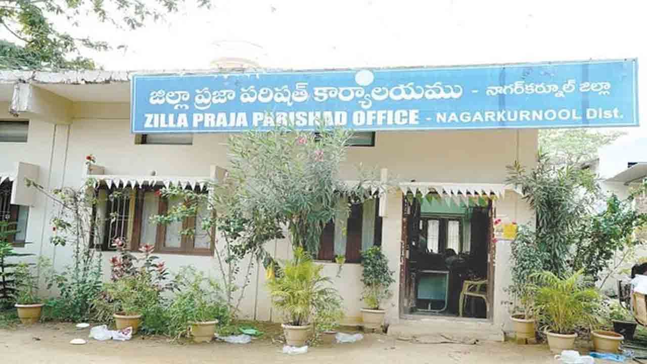 Nagar Kurnool: నాగర్ కర్నూల్ జెడ్పీ ఛైర్పర్సన్కు పదవి గండం.. పావులు కదుపుతున్న జెడ్పీటీసీలు..