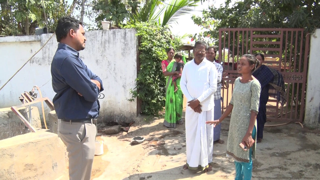 ఫలితంగా 28 కుటుంబాలు  కన్నతల్లి లాంటి పాండుగూడను వదిలేసి కొత్త భవిష్యత్ కోసం కొత్త బాటపట్టింది. అలా వలస వెళ్లిపోయిన 28 కుటుంబాలు ప్రస్తుతం 45 కుటుంబాలతో కొత్తగా కోసుపటేల్ గూడాను ఏర్పాటు చేసుకుంది. దీంతో 3 వందల ఏళ్ల చరిత్ర ఉన్న పాత గూడెం మొండిగోడలతో పాడుబడిపోయింది. 