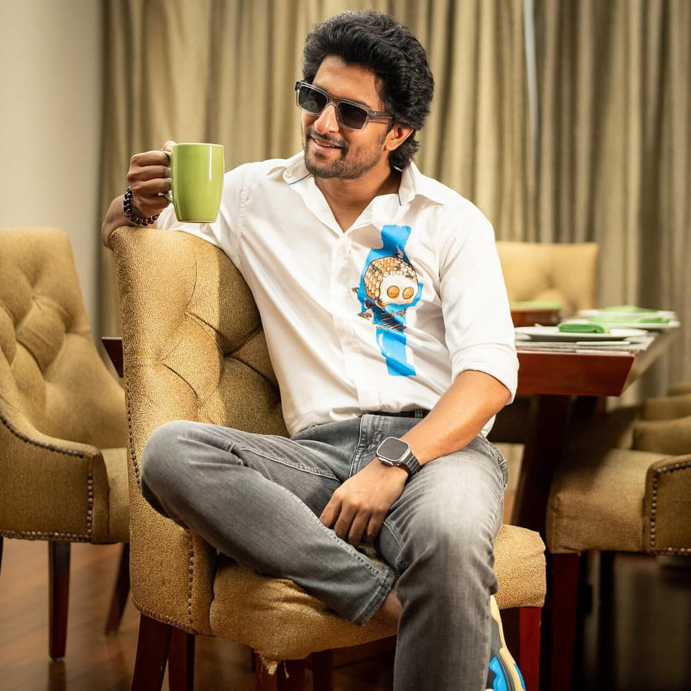 నేను కన్ఫ్యూజ్ చేయడం మొదలుపెడితే నాకంటే బాగా ఎవడూ చేయలేడు అంటున్నారు నాని. ఏడాదికి హాయిగా 2 సినిమాలు చేస్తున్న హీరోను పట్టుకుని అదేంటి అలా అంటారనుకోవచ్చు. కానీ ఏం చేస్తాం.. ఈయన తీరు ఇలాగే ఉంది మరి. ఇప్పుడు చేస్తున్న సినిమా సగం షూటింగ్ అయిపోయినా నెక్ట్స్ ఏంటో చెప్పట్లేదు నాని. మరి ఇంతకీ ఈయన నెక్ట్స్ సినిమా ఏమై ఉంటుంది..?