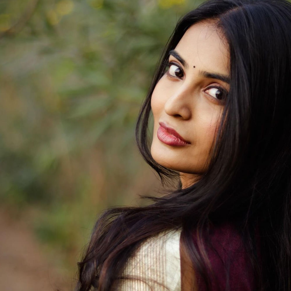 ఖమ్మం జిల్లా సత్తుపల్లిలో జన్మించింది. హైదరాబాద్ లోని రాజా మహేంద్ర ఇంజనీరింగ్ కాలేజీలో బీటెక్ పూర్తిచేసి కొన్నాళ్లు సాఫ్ట్ వేర్ కంపెనీలో ఉద్యోగం చేసింది అనన్య. ఆ తర్వాత నటనపై ఆసక్తితో ఇండస్ట్రీలోకి అడుగుపెట్టింది. మల్లేశం, వకీల్ సాబ్, మాస్ట్రో చిత్రాల్లో నటించింది. 