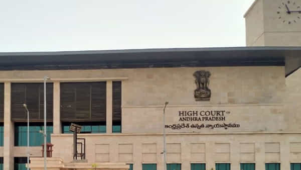 AP High Court: టెట్, ఉపాధ్యాయ పోస్టులకు రాత పరీక్షల తేదీలపై నేడు హైకోర్టు కీలక నిర్ణయం.. కొత్త షెడ్యూల్ వచ్చేనా?