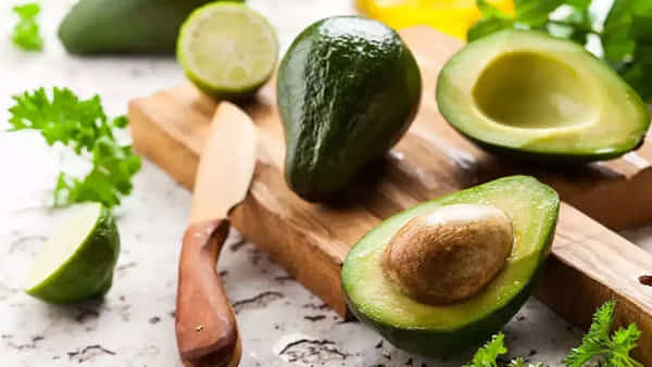 Avocado: ఈ అద్భుతమైన ఆకుపచ్చపండు రోజూ తింటే.. డాక్టర్తో పని లేదు.. మందుల అవసరమే ఉండదట..!