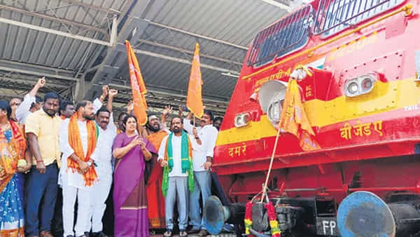 Ayodhya: అయోధ్య రామయ్య భక్తులకు శుభవార్త.. ఈ జిల్లాలను కవర్ చేస్తూ ప్రత్యేక రైళ్లు