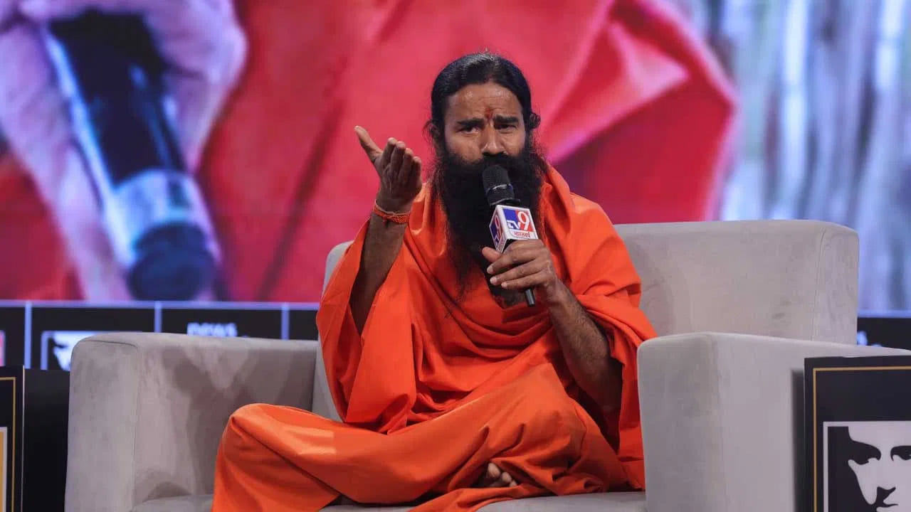 ఇక ఈ కార్యక్రమంలో పాల్గొన్న ప్రముఖ యోగా గురు 'గ్లోబల్ గురు' అనే సెషన్లో మాట్లాడారు. ఈ సందర్భంగా ఆయన మాట్లాడుతూ.. టీవీ9 ఏది చేసినా ఉత్తమమైనది మాత్రమే చేస్తుందని టీవీ9 నెట్వర్క్ను బాబా రామ్దేవ్ ప్రశంసించారు. సనాతన్ వారసత్వంతో దేశంలో నిరంతరంగా అభివృద్ధి పనులు జరుగుతున్నాయి. భారతదేశం అభివృద్ధి దిశగా వేగంగా దూసుకుపోతోంది. ప్రపంచంలోనే అత్యుత్తమ ఆర్థిక వ్యవస్థ కలిగిన దేశంగా భారత్ అవతరిస్తోందని చెప్పుకొచ్చారు.