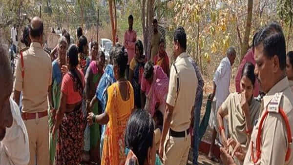 Nizamabad: డిప్యూటీ తహసీల్దార్ అమానుషం.. యాచకుడిని కాలుతో తన్నడంతో లారీ కింద పడి మృతి