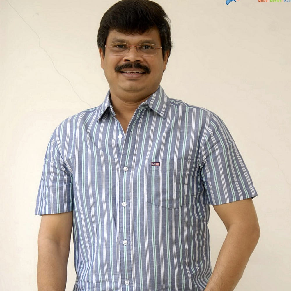 స్టోరీ రెడీ.. దర్శకుడు రెడీ.. డబ్బులు పెట్టే నిర్మాత కూడా రెడీ.. కానీ ఏం చేస్తాం కథలో కనిపించడానికి హీరోనే కరువయ్యాడు పాపం..! ఇప్పుడు బోయపాటి పరిస్థితి ఇదే. స్కంద లాంటి ఫ్లాప్ తర్వాత కూడా గీతా ఆర్ట్స్లో ఛాన్స్ అందుకున్నారు బోయపాటి. కానీ ఈయనకు నిర్మాత దొరికినంత ఈజీగా.. హీరో దొరకట్లేదు. ఇంతకీ బోయపాటి నెక్ట్స్ హీరో ఎవరు..? ఇదే ఇవాల్టి ఎక్స్క్లూజివ్ స్టోరీ..