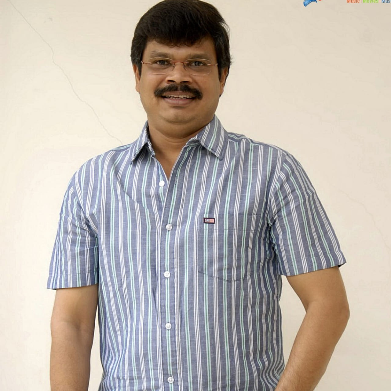 స్టోరీ రెడీ.. దర్శకుడు రెడీ.. డబ్బులు పెట్టే నిర్మాత కూడా రెడీ.. కానీ ఏం చేస్తాం కథలో కనిపించడానికి హీరోనే కరువయ్యాడు పాపం..! ఇప్పుడు బోయపాటి పరిస్థితి ఇదే. స్కంద లాంటి ఫ్లాప్ తర్వాత కూడా గీతా ఆర్ట్స్‌లో ఛాన్స్ అందుకున్నారు బోయపాటి. కానీ ఈయనకు నిర్మాత దొరికినంత ఈజీగా.. హీరో దొరకట్లేదు. ఇంతకీ బోయపాటి నెక్ట్స్ హీరో ఎవరు..? ఇదే ఇవాల్టి ఎక్స్‌క్లూజివ్ స్టోరీ.. 