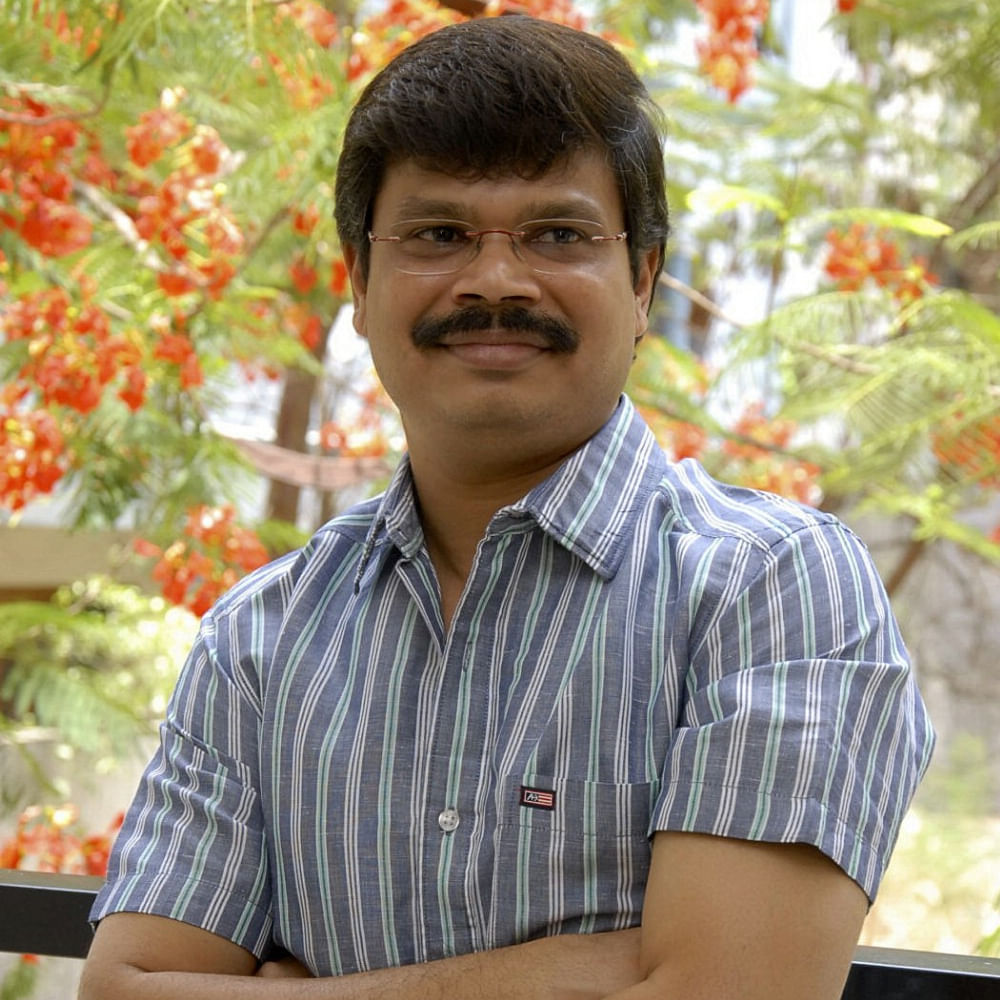 బన్నీ, బాలయ్య కుదరకపోవడంతో.. విజయ్ దేవరకొండ వైపు చూస్తున్నారు బోయపాటి. ఈ వారమే విజయ్‌ను కలిసి నెరేషన్ ఇవ్వనున్నారీయన. ప్రస్తుతం ఫ్యామిలీ స్టార్‌తో పాటు గౌతమ్ తిన్ననూరి సినిమాలు చేస్తున్నారు విజయ్. ఒకవేళ బోయపాటి సినిమా వర్కవుట్ అయినా.. గౌతమ్ తర్వాతే ఉండే అవకాశాలున్నాయి. మొత్తానికి కథ రెడీగా ఉన్నా.. హీరోలు లేక ఖాళీగా ఉండిపోయారు బోయపాటి శ్రీను.