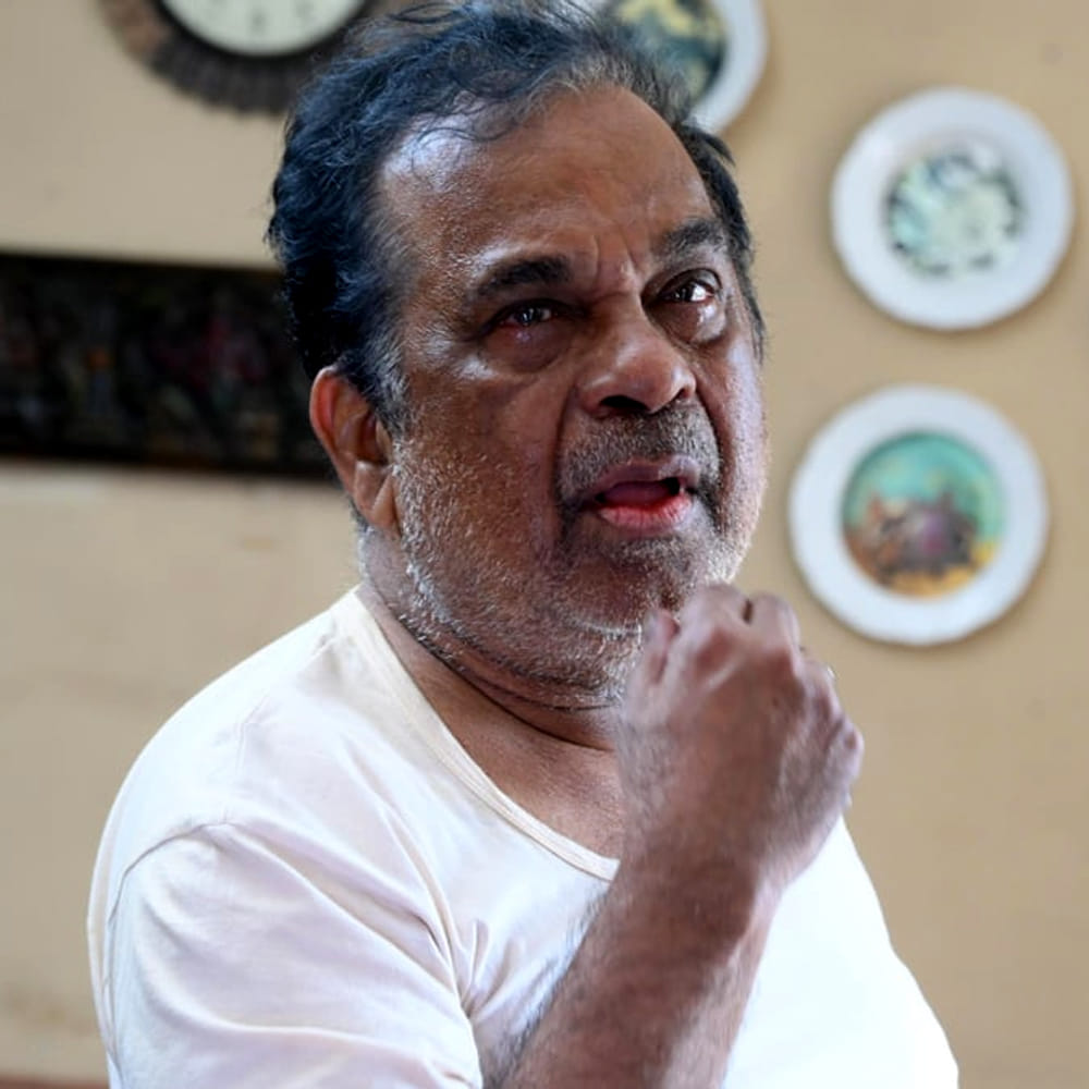 ఇటీవలే రంగస్థలం సినిమాలో సీరియస్ రోల్ లో నటించి మెప్పించారు బ్రహ్మానందం. అలాగే కీడకోలా సినిమాలో నటించారు. 