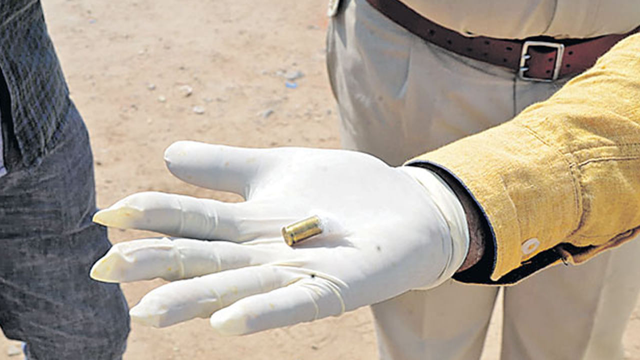 Chittoor: అతని వద్ద ఉన్నది బొమ్మ తుపాకీ అని ఫ్రెండ్స్ బార్‌లో గేలి చేశారు.. కట్ చేస్తే..