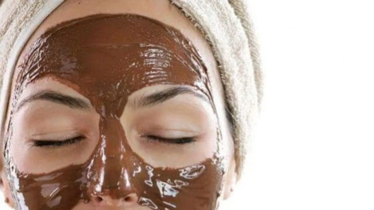 తర్వాత దీన్ని ముఖంపై అప్లై చేసుకోవాలి. 30 నిముషాల పాటు అలాగే ఉంచి, ఆరిన తర్వాత ముఖాన్ని నీళ్లతో కడుక్కోవాలి. ఇలా చేయడం వల్ల అద్భుతమైన ఫలితం ఉంటుంది. ముఖం ప్రకాశవంతంగా మెరుస్తుంది.