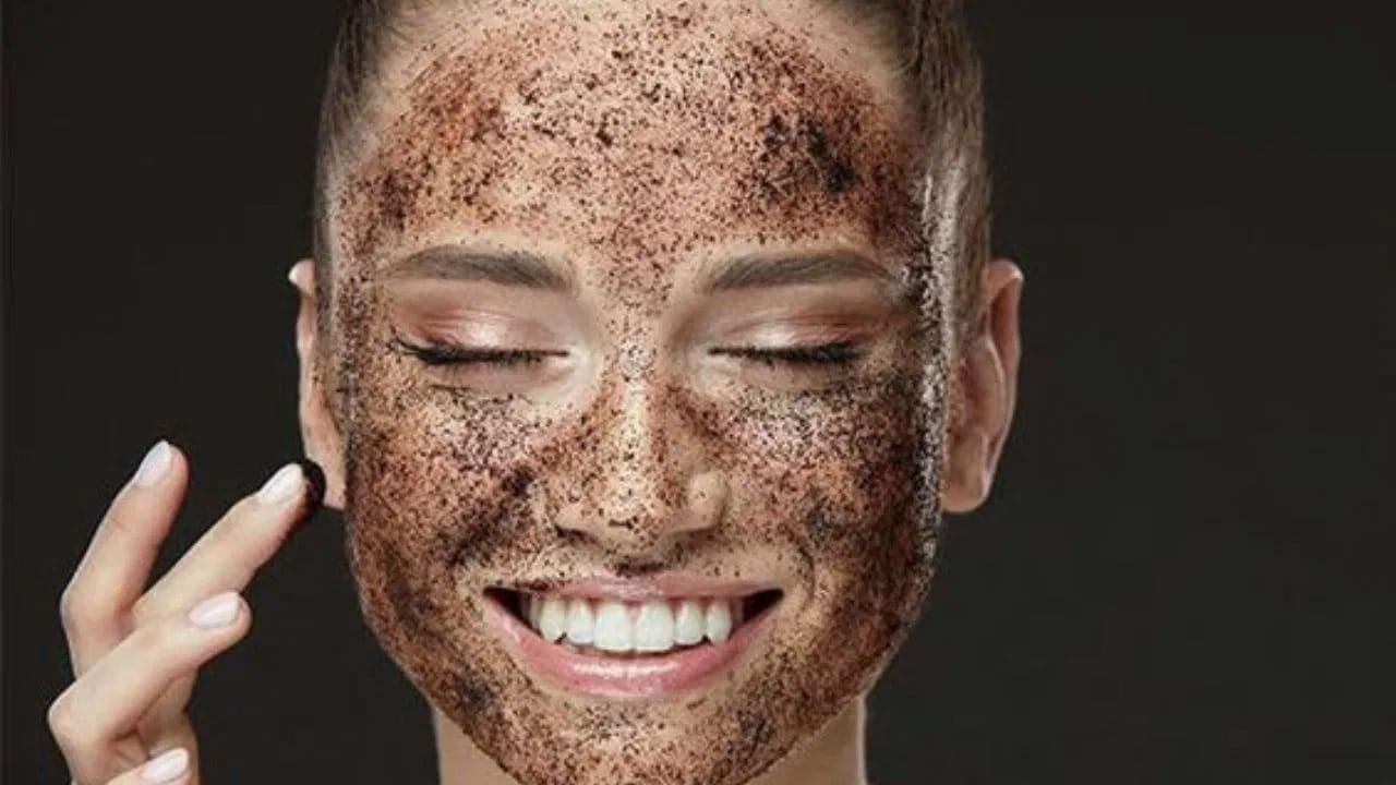 మీకు మొటిమల సమస్య ఉంటే చాక్లెట్‌ ఫేస్‌ ప్యాక్‌ ఉపయోగించకూడదు. ఇది మొటిమల సమస్యలను మరింత తీవ్రతరం చేస్తుంది. చాక్లెట్‌కు బదులుగా అలోవెరా జెల్‌ను ఉపయోగించవచ్చు. ఏ సమస్యా ఉండదు. 