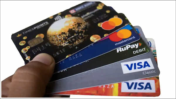 SBI Debit Card: ఎస్బీఐ డెబిట్ కార్డుదారులకు అలెర్ట్.. నయా రూల్స్తో చార్జీల బాదుడు షురూ