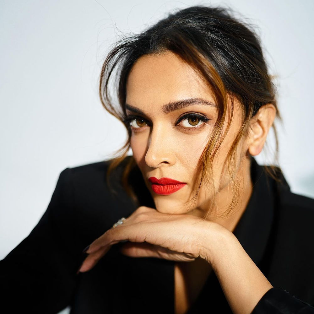 ఛాన్స్ దొరికిన ప్రతీసారి ఒకరి మీద ఒకరు ప్రశంసలు కురిపిస్తూ బెస్ట్ జోడి అనిపించుకుంటున్నారు. ఈ జంట ఇప్పుడు లైఫ్‌లో నెక్ట్స్ చాప్టర్‌కు వెల్‌ కం పలకబోతున్నారన్న టాక్ వినిపిస్తోంది. ఇన్నాళ్లు బెస్ట్ కపుల్‌గా పేరు తెచ్చుకున్న దీప్ వీర్‌, త్వరలో ప్రౌడ్‌ పేరెంట్స్ కాబోతున్నారన్నది బీటౌన్‌ నయా న్యూస్‌.