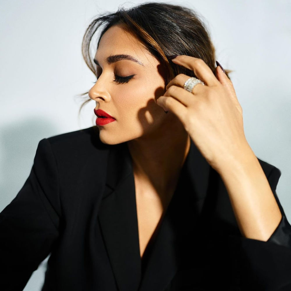 ప్రజెంట్ సింగం ఎగైన్ సినిమాలో లేడీ సింగం రోల్‌లో నటిస్తున్నారు దీపిక, సౌత్‌లో మోస్ట్ ప్రస్టీజియస్ ప్రాజెక్ట్ కల్కి 2898 ఏడీలోనూ కీలక పాత్రలో నటిస్తున్నారు.