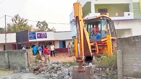 Viral: ఫలించిన దళితుల పోరాటం.. 20 ఏళ్ల తర్వాత ఆ కులం గోడ కూలింది..