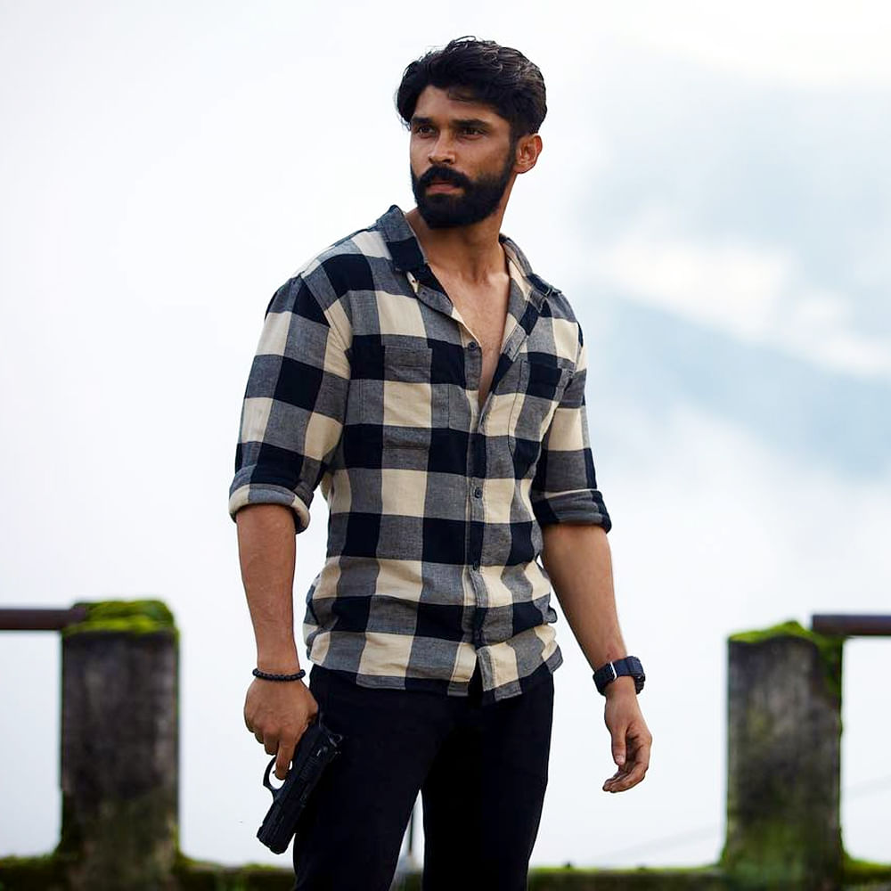 అర్జున్ రెడ్డి రీమేక్‌గా తెరకెక్కిన ఆదిత్య వర్మకు పాజిటివ్‌ టాక్ వచ్చినా.. భారీ వసూళ్లు సాధించలేకపోయింది. ఇక మహాన్ డిజిటల్ రిలీజ్ కావటంతో ధృవ్‌ మార్కెట్ స్టామినా ఏంటన్న విషయంలో ఇంత వరకు క్లారిటీ రాలేదు.