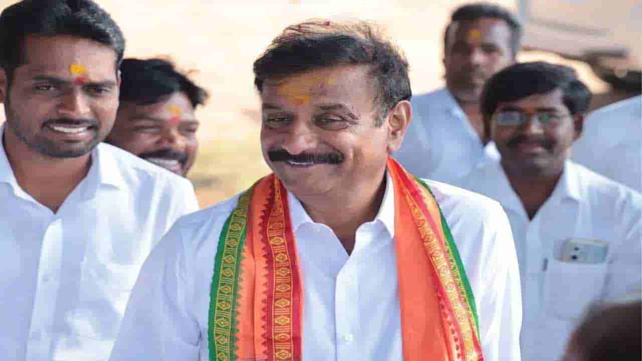 Kotha Prabhakar Reddy: దుబ్బాక ఎమ్మెల్యే చుట్టూ తిరుగుతున్న రాజకీయం.. పార్టీలో ఉండేనా.? మారేనా..?