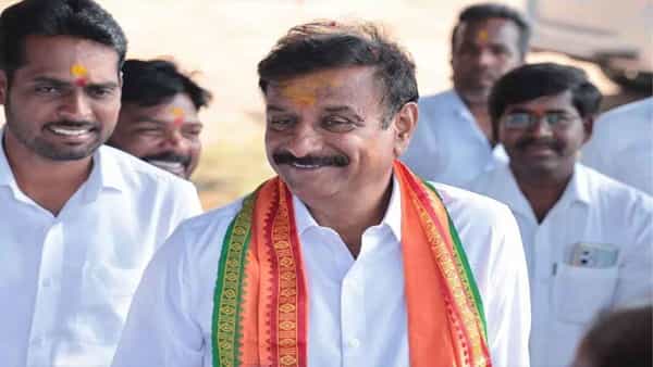 Kotha Prabhakar Reddy: దుబ్బాక ఎమ్మెల్యే చుట్టూ తిరుగుతున్న రాజకీయం.. పార్టీలో ఉండేనా.? మారేనా..?
