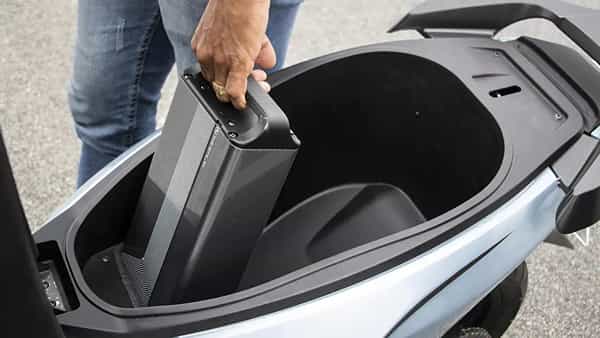 Electric Scooter: సమయం లేదు మిత్రమా.. ఈ-స్కూటర్ కొనాలంటే ఇప్పుడే కొనేయండి..