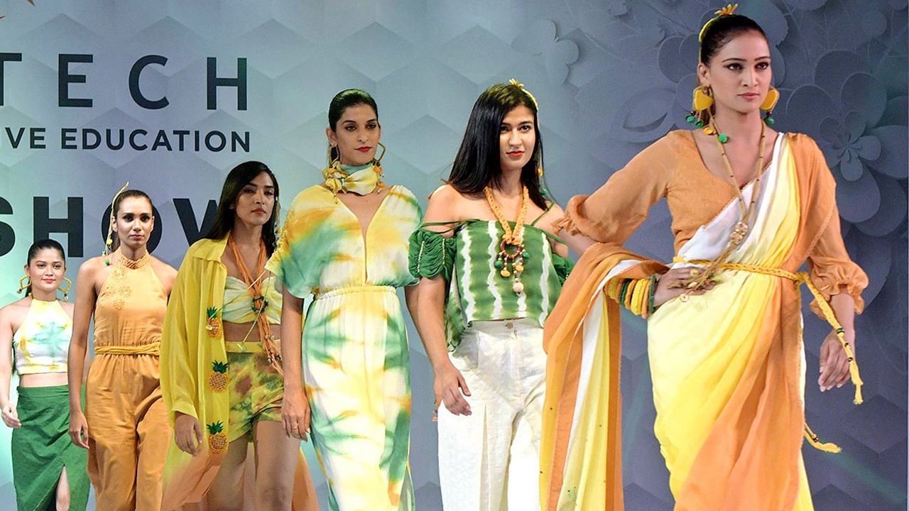 చందేరీ, కాటన్-సిల్క్, జార్జెట్, షిఫాన్ వంటి వివిధ రకాల బట్టలపై భారతీయ ఎంబ్రాయిడరీ డిజైన్ చేశారు. ఫ్యాషన్‌పై ప్రత్యేక దృష్టి పెట్టి వినూత్న కట్‌లు, ప్రింట్లు వేసిన దుస్తులతో మోడల్స్ ర్యాంప్‌పై అందంగా నడుస్తూ ప్రదర్శన ఇచ్చారు.