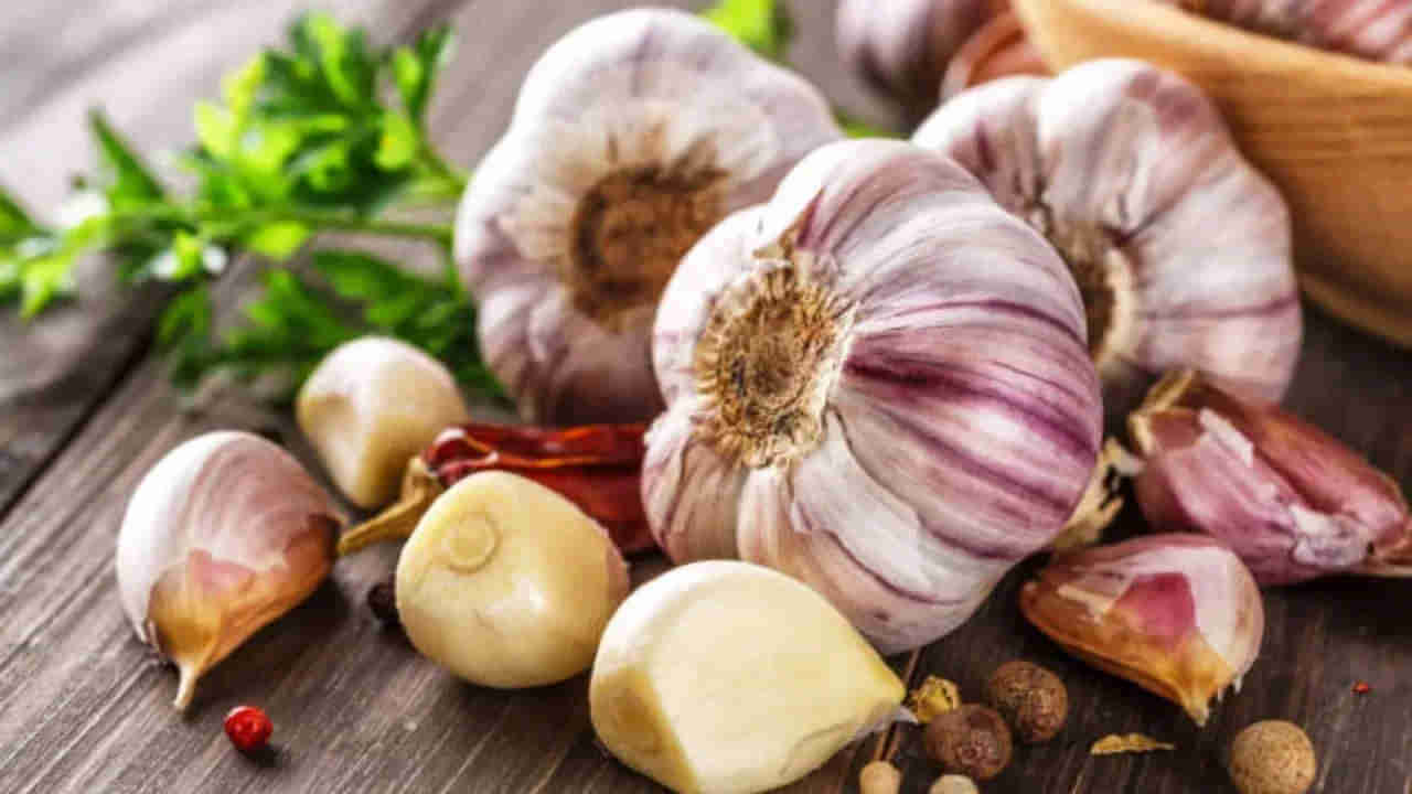 Garlic Side Effects: వెల్లుల్లితో డేంజర్ అంట.. అసలుకే ఎసరోస్తుంది.. జర జాగ్రత్త..