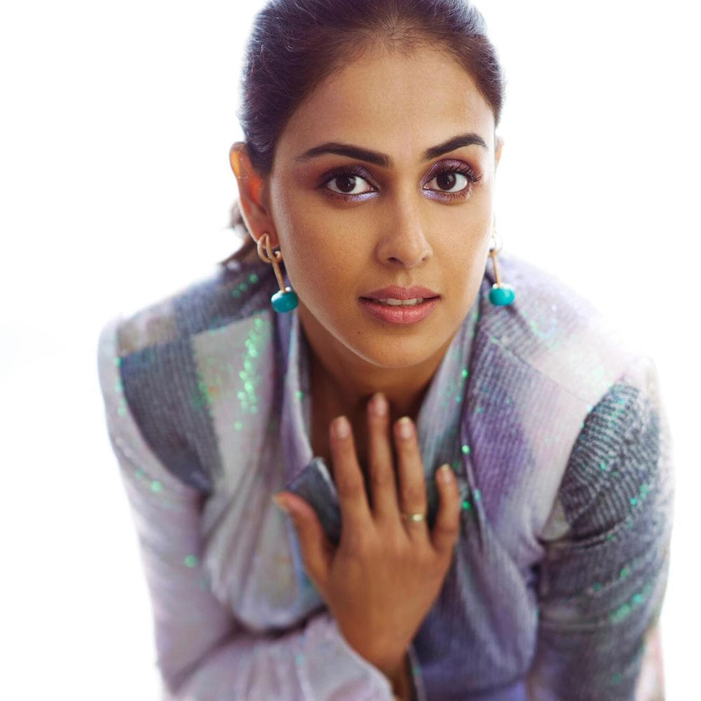 చాలా కాలం తర్వాత 2022లో వేద్ సినిమాతో రీఎంట్రీ ఇచ్చింది జెనీలియా..తెలుగులో హిట్ అయిన మజిలీ సినిమాకు ఇది హిందీ రీమేక్. ఇందులో ఆమె భర్త రితేష్ దేశ్ ముఖ్ .. చైతన్య పాత్రలో కనిపించారు. అలాగే సమంత పాత్రలో జెనీలియా నటించింది. ఈ సినిమాకు హిందీలో మంచి రెస్పాన్స్ వచ్చింది. అలాగే భారీ వసూళ్లు రాబట్టింది.