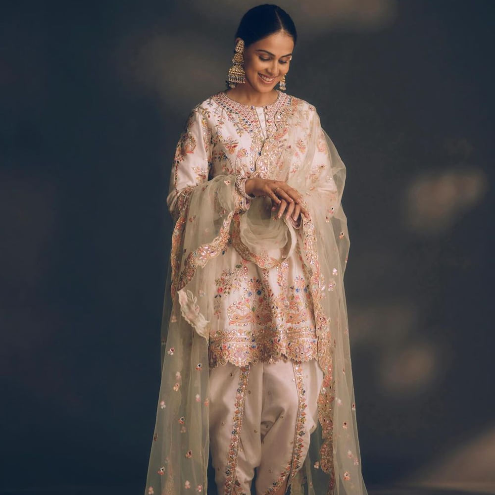 ఆ తర్వాత అటు మరిన్ని సినిమాల్లో జెనీలియా నటించనున్నట్లు టాక్ నడిచింది. ఇక ఇప్పుడు నిర్మాతగానూ మారనుంది. ఆమె భర్త ప్రధాన పాత్రలో ఛత్రపతి శివాజీ బయోపిక్ చేయనున్న సంగతి తెలిసిందే ఈ చిత్రానికి రాజా శివాజీ అనే టైటిల్ ఫిక్స్ చేశారు. ఈ చిత్రాన్ని జెనీలియోతోపాటు.. జ్యోతి దేశ్ పాండే సంయుక్తంగా నిర్మించనున్నారు.