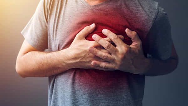 Heart Disease: రాత్రివేళ ఈ లక్షణాలు కనిపిస్తే అసలు నిర్లక్ష్యం వద్దు.. హార్ట్ స్ట్రోక్ హెచ్చరిక కావొచ్చు..