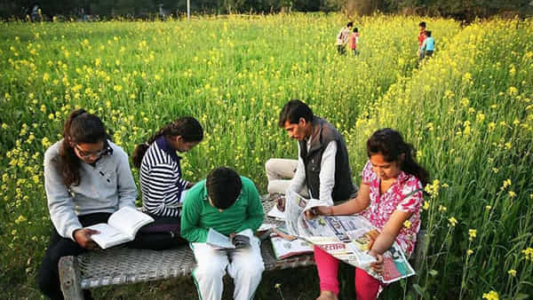 IAS IPS Village: వామ్మో ఇది ఊరు కాదు ఐఏఎస్ ఫ్యాక్టరీ..! 75 ఇళ్లున్న ఈ గ్రామంలో 51 మందికి పైగా IAS, IPS అధికారులే..