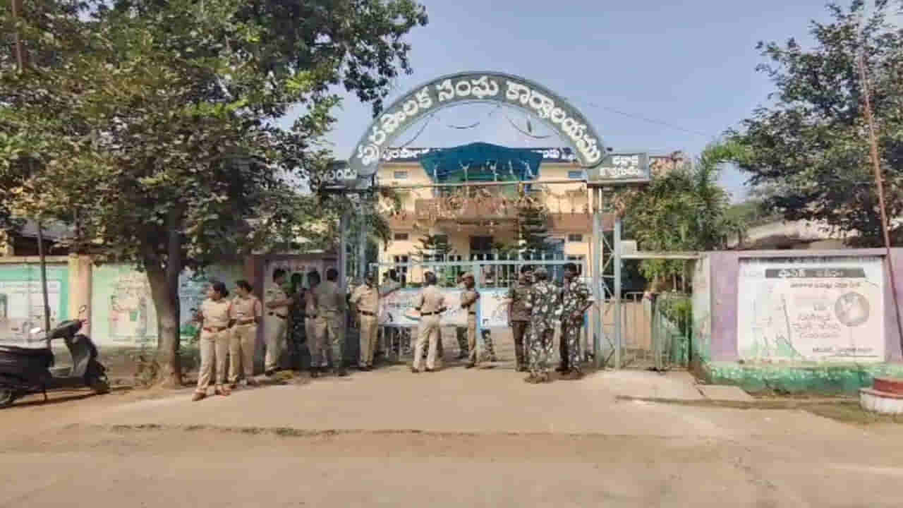 Telangana: ఇల్లందు అవిశ్వాసంలో హైడ్రామా.. అంతా కాంగ్రెస్ పనే అంటోన్న బీఆర్ఎస్