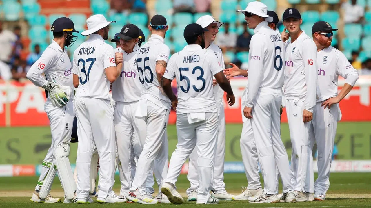 భారత్, ఇంగ్లండ్‌లు టెస్టు క్రికెట్‌లో మొత్తం 133 మ్యాచ్‌లు ఆడాయి. ఇందులో 51 మ్యాచ్‌ల్లో ఇంగ్లండ్‌ విజయం సాధించగా, 32 మ్యాచ్‌ల్లో టీమిండియా విజయం సాధించింది.