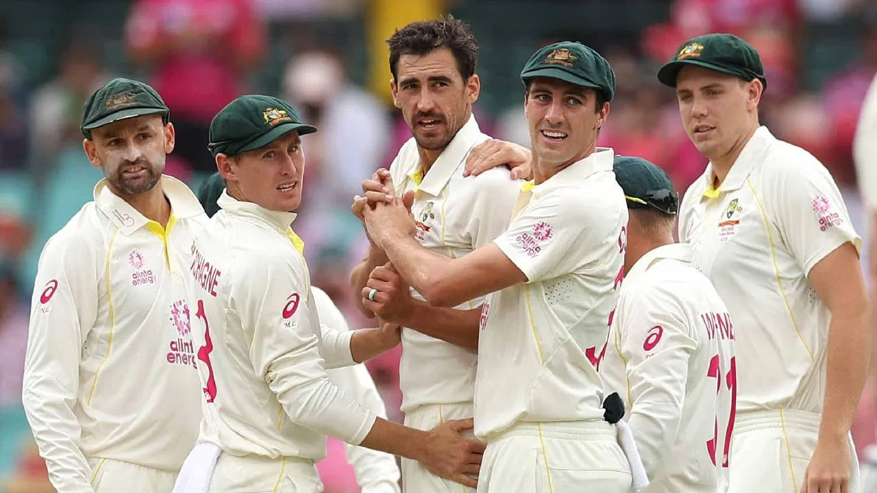 అంటే టెస్టు క్రికెట్‌లో ఆస్ట్రేలియా, ఇంగ్లండ్‌లపై భారత జట్టు 32 సార్లు విజయం సాధించింది. ఇప్పుడు రాజ్‌కోట్‌లో టీమిండియా గెలిస్తే.. టెస్టులో ఓ జట్టుపై 33 మ్యాచ్‌లు గెలిచిన భారత జట్టు ప్రత్యేక రికార్డు సృష్టించనుంది.