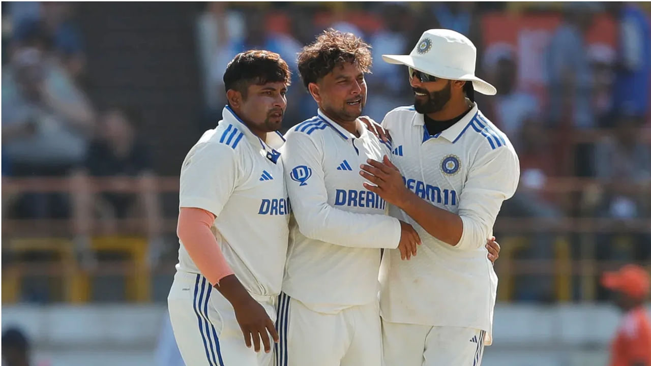 రాంచీ వేదికగా జరిగిన నాలుగో టెస్టులో టీమిండియా అద్భుత విజయాన్ని అందుకుంది. రోహిత్ శర్మ సారధ్యంలో యువ ప్లేయర్స్ అందరూ కూడా కట్టుదిట్టమైన ఆటతీరును కనబరిచి.. 5 టెస్టుల సిరీస్ను 3-1తో కైవసం చేసుకున్నారు. ఓపెనింగ్లో జైస్వాల్.. మిడిలార్డర్లో గిల్, సర్ఫరాజ్.. లోయర్ ఆర్డర్లో ధృవ్ జురెల్.. అలాగే బౌలింగ్లో ఆకాష్ దీప్.. ఇలా కుర్రాళ్ళంతా రఫ్ఫాడించారు. మరి ఈ టీమిండియా విజయంలో కీలకమైన 5 కారణాలు ఏంటో ఇప్పుడు చూద్దాం..