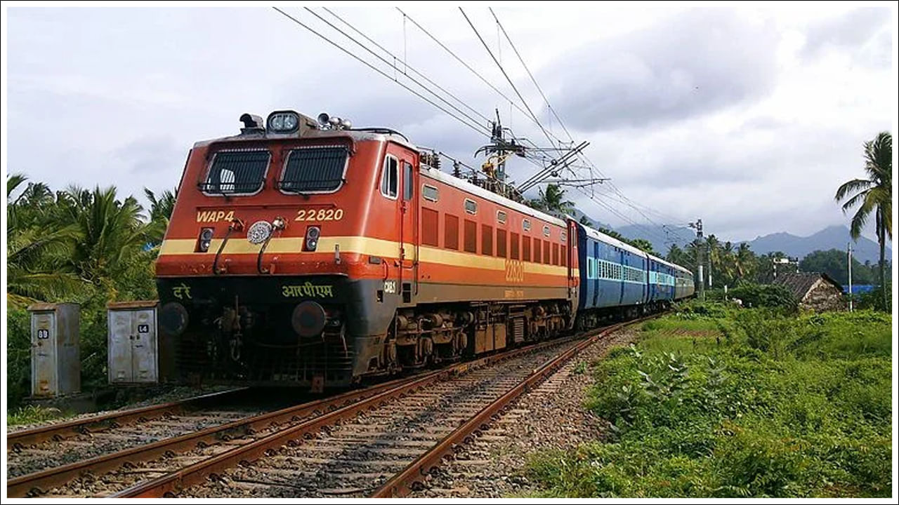 Indian Railways: రైల్వే ప్రయాణికులకు కేంద్రం గుడ్‌న్యూస్‌.. వాటి స్థానంలో కొత్త వందేభారత్‌ బోగీలు