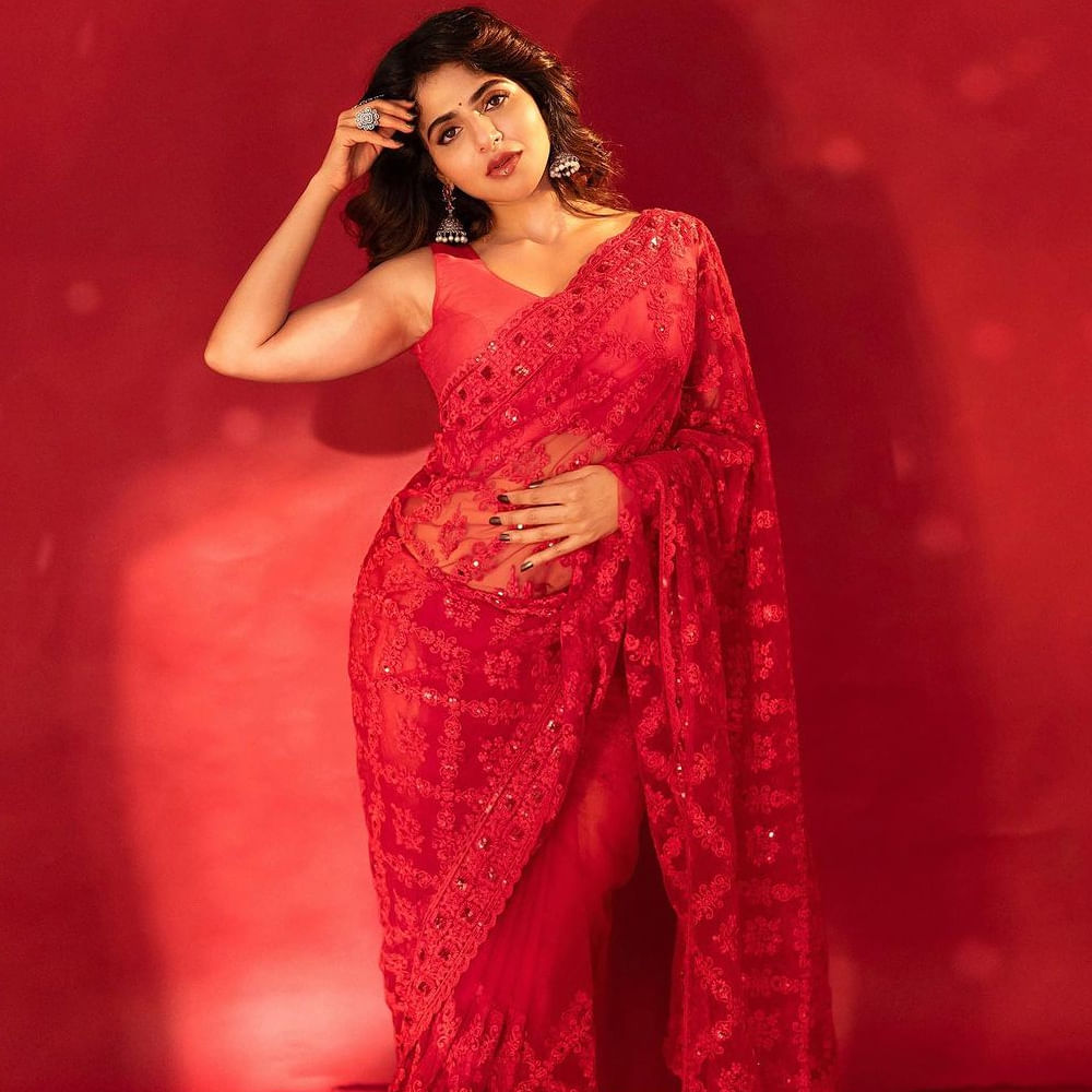 తెలుగులో స్పై చిత్రంలో నటించింది టాలీవుడ్ యంగ్ హీరో నిఖిల్ నటించిన ఈ మూవీ బాక్సాఫీస్ వద్ద అంతగా ఆకట్టుకోలేకపోయింది. ఈ మూవీతోనే తెలుగు తెరకు పరిచయమైనప్పటికీ ఆశించిన స్థాయిలో గుర్తింపు మాత్రం రాలేదు. దీంతో మళ్లీ కోలీవుడ్ ఇండస్ట్రీకి షిఫ్ట్ అయ్యింది ఐశ్వర్య. 