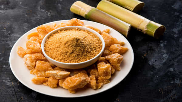Jaggery Benefits: రాత్రి పడుకునే ముందు చిన్న ముక్క బెల్లం తింటే చాలు.. ఈ వ్యాధులన్నింటికీ చెక్ పెట్టొచ్చు..!