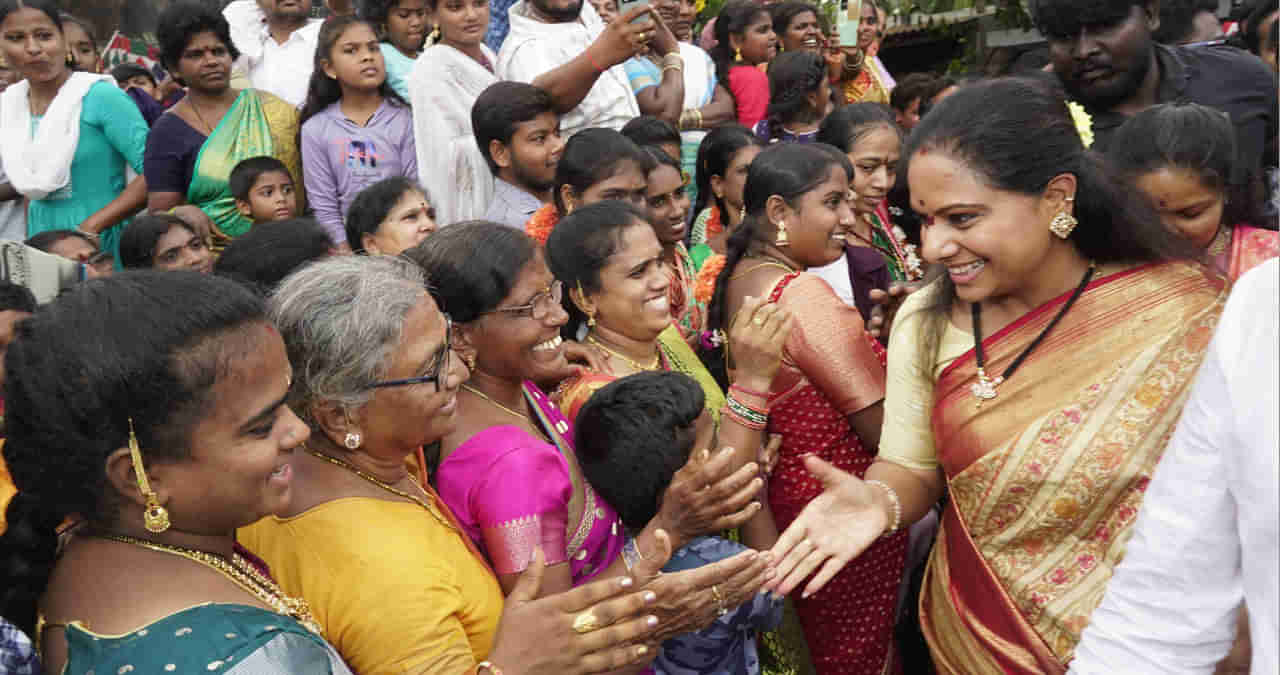 MLC Kavitha: ఆంధ్ర ప్రదేశ్ లో ఎమ్మెల్సీ కవిత పర్యటన.. తెలుగు రాష్ట్రాలు బాగుండాలని పూజలు