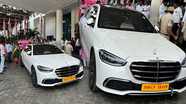 KCR New Car: కొత్త కారులో తిరుగుతున్న కారు పార్టీ అధినేత కేసీఆర్.. స్సెషాలిటీ ఏంటో తెలుసా..?