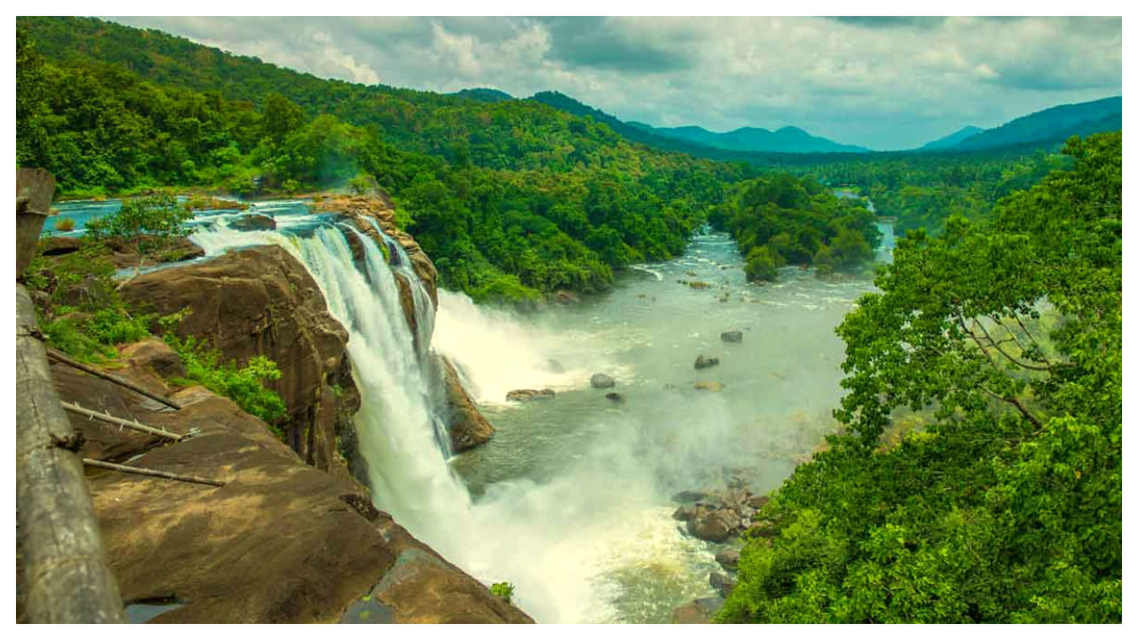 Kerala Waterfalls: ప్రకృతి అందాలకు నిలయమైన కేరళలో.. తప్పకుండా చూడాల్సిన వాటర్ ఫాల్స్ ఇవే!