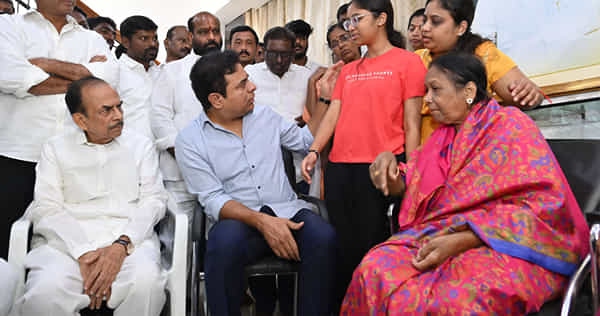 KTR: లాస్య కుటుంబానికి కేటీఆర్ పరామర్శ.. అండగా ఉంటానని హామీ!
