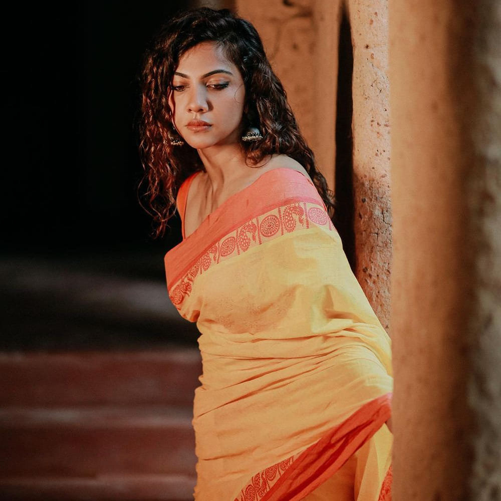 ప్రేమమ్ సినిమాతో మలయాళం ఇండస్ట్రీలోకి అడుగుపెట్టింది ఈ ముద్దుగుమ్మ. ఫస్ట్ మూవీతోనే సూపర్ హిట్ అందుకుని.. ఒక్కసారిగా క్రేజ్ అందుకుంది. 