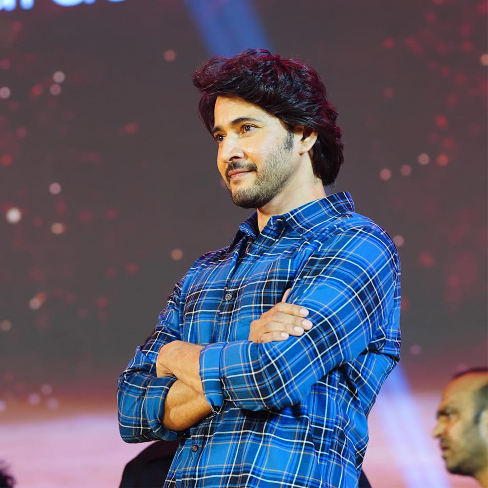 రాజమౌళి సినిమా అంటే హీరోలకు ఆల్మోస్ట్ జైలుతో సమానం. అందులోకి వెళ్లేముందే బ్యాలెన్స్ పనులేమైనా ఉంటే చేసేయాలి.. చూడాలనుకున్నవి చూసేయాలి.. మాట్లాడేదుంటే మాట్లాడేయాలి..? ఇంత బిల్డప్ అవసరమా అనుకోవచ్చు.. కానీ అదే నిజం. మహేష్ కూడా ఇదే చేస్తున్నారిప్పుడు. జక్కన్న ప్రాజెక్ట్ పట్టాలెక్కక ముందే చేయాల్సిన పనులు కొన్ని చేస్తున్నారు. ఆయనేం చేస్తున్నారో ఎక్స్క్లూజివ్లో చూద్దాం..