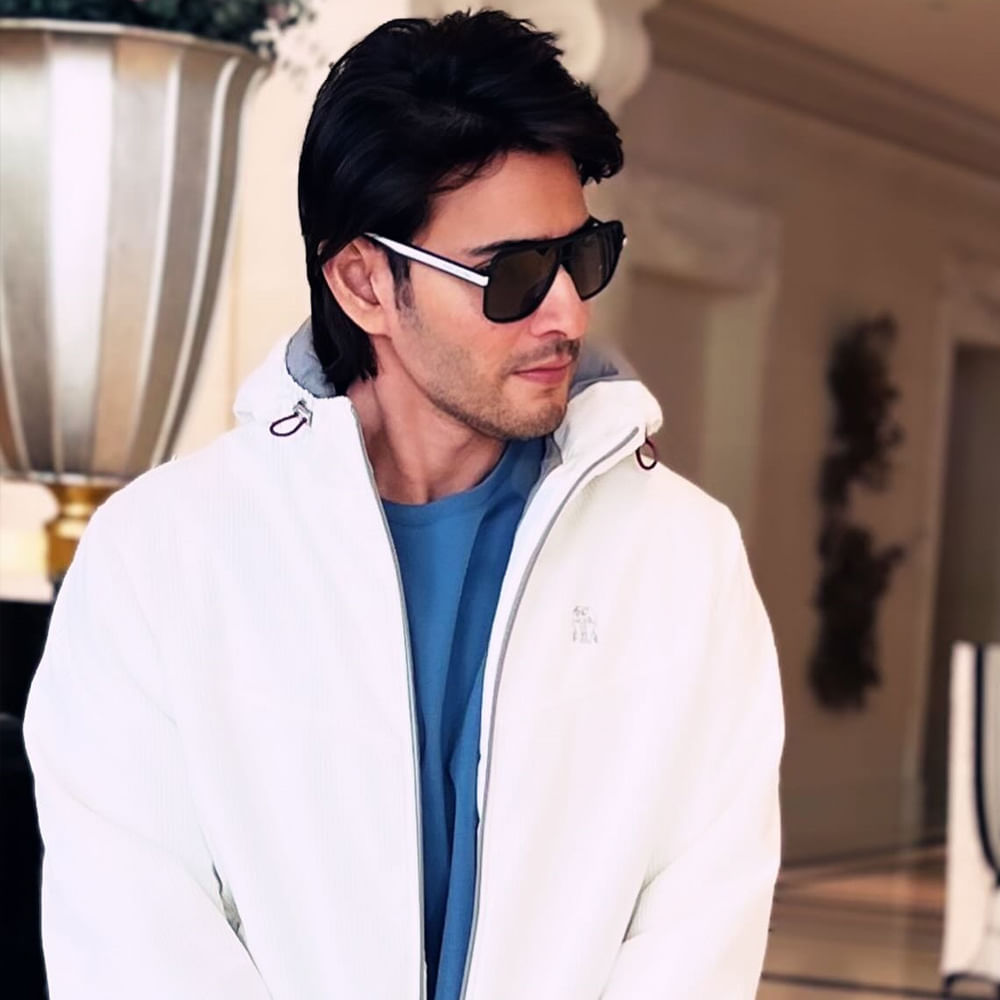 ఒక్కసారి రాజమౌళి సినిమా షూటింగ్ మొదలైతే బయటికి వచ్చే ఛాన్స్ ఉండదు. పైగా మూడేళ్ళ తర్వాత కానీ తన నుంచి సినిమా రాదు. అందుకే ఫ్యాన్స్ను కలిసి.. సలహాలు, సూచనలు తీసుకోనున్నారు మహేష్. ఇండియన్ సినిమాల్లో హైయ్యస్ట్ బడ్జెట్తో SSMB29 రానుంది. మొత్తానికి జక్కన్న జైల్లోకి వెళ్లేముందే.. బ్యాలెన్స్ పనులన్నీ పూర్తి చేస్తున్నారు మహేష్ బాబు.