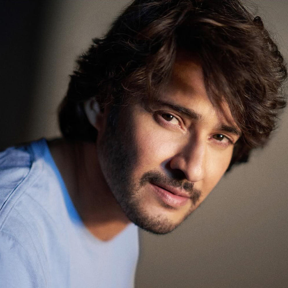 పాన్ ఇండియన్ సినిమాలు చేసే ఛాన్స్ వచ్చినా.. రాజమౌళి కోసమే ఇన్నేళ్లూ వెయిట్ చేసారు మహేష్. ఈ సినిమాతో కొడితే కుంభస్థలమే అన్నట్లు.. ఏకంగా గ్లోబల్ ఇమేజ్ కోసం చూస్తున్నారు మహేష్. ఆ రేంజ్ కావాలని కల కంటున్నపుడు.. పడే కష్టం కూడా అలాగే ఉండాలిగా..! అందుకే జక్కన్న కోసం మూడేళ్లు రాసిచ్చేస్తున్నారు సూపర్ స్టార్. కాకపోతే ఆ లోపు కొన్ని పనులు పూర్తి చేయాలని చూస్తున్నారీయన.