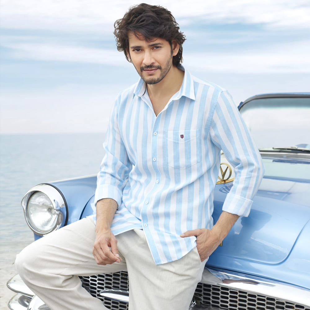 అన్నీ కుదిర్తే సమ్మర్ తర్వాత మహేష్ బాబు, రాజమౌళి సినిమా సెట్స్పైకి రానుంది. ఈలోపు కొన్ని కమిట్మెంట్స్ పూర్తి చేయనున్నారు మహేష్. అందులో తను సైన్ చేసిన కమర్షియల్స్ ఉన్నాయి. వీటిని త్వరలోనే పూర్తి చేయనున్నారు మహేష్. అక్కడే ఫ్యాన్స్ మీట్ కూడా ఏర్పాటు చేయాలని చూస్తున్నారు సూపర్ స్టార్. జక్కన్న సినిమాకు ముందే అభిమానులతో మనసువిప్పి మాట్లాడనున్నారు మహేష్.