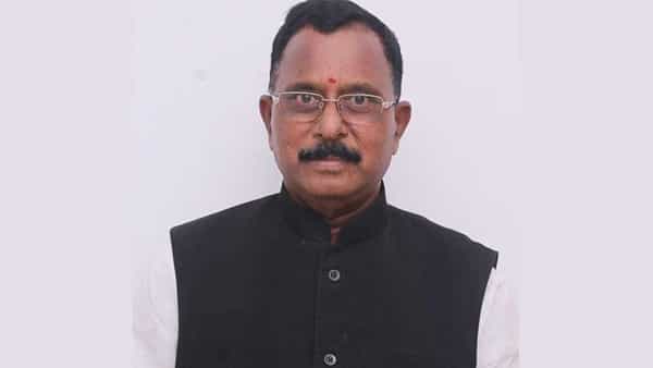 Telangana: ఆ లోక్ సభ టికెట్ కోసం త్రిముఖ పోటీ.. ప్రత్యేక పదవికి సైతం రాజీనామా చేసిన కీలక నేత..