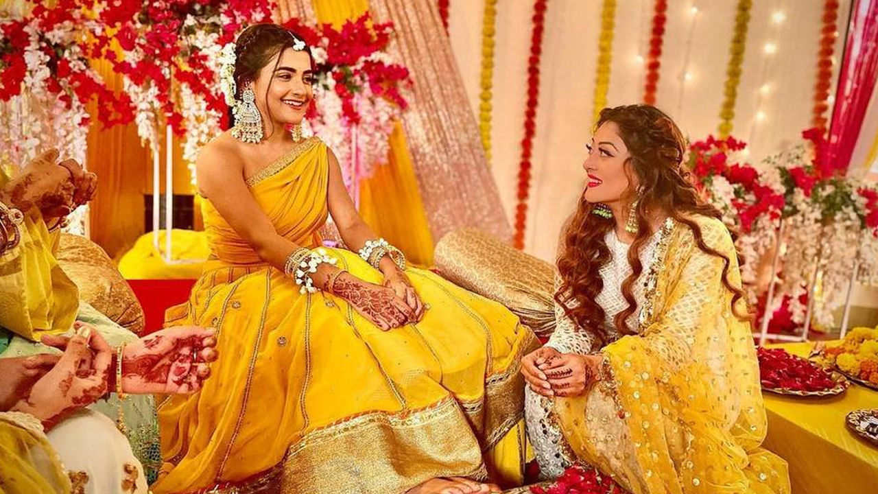 అలాగే పెళ్లిలో మెహందీ, సంగీత్, హల్దీ , రిసెప్షన్ ఇలా చాలా రకాల ఈవెంట్స్ చేస్తున్నారు నేటి తరం వధూవరులు. వీటి కోసం ప్రత్యేకమైన డ్రస్సులు, డెకరేషన్ చేస్తున్నారు. అలా కాకుండా ఫామ్ హౌస్ లను మండపాలుగా బుక్ చేసుకోవడం మంచిది. రకరకాల ప్రకృతి సిద్దమైన లొకేషన్స్ అందుబాటులో ఉంటాయి.